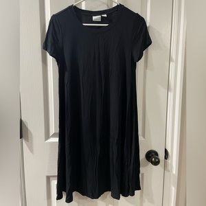 Kenar // short sleeve black dress
